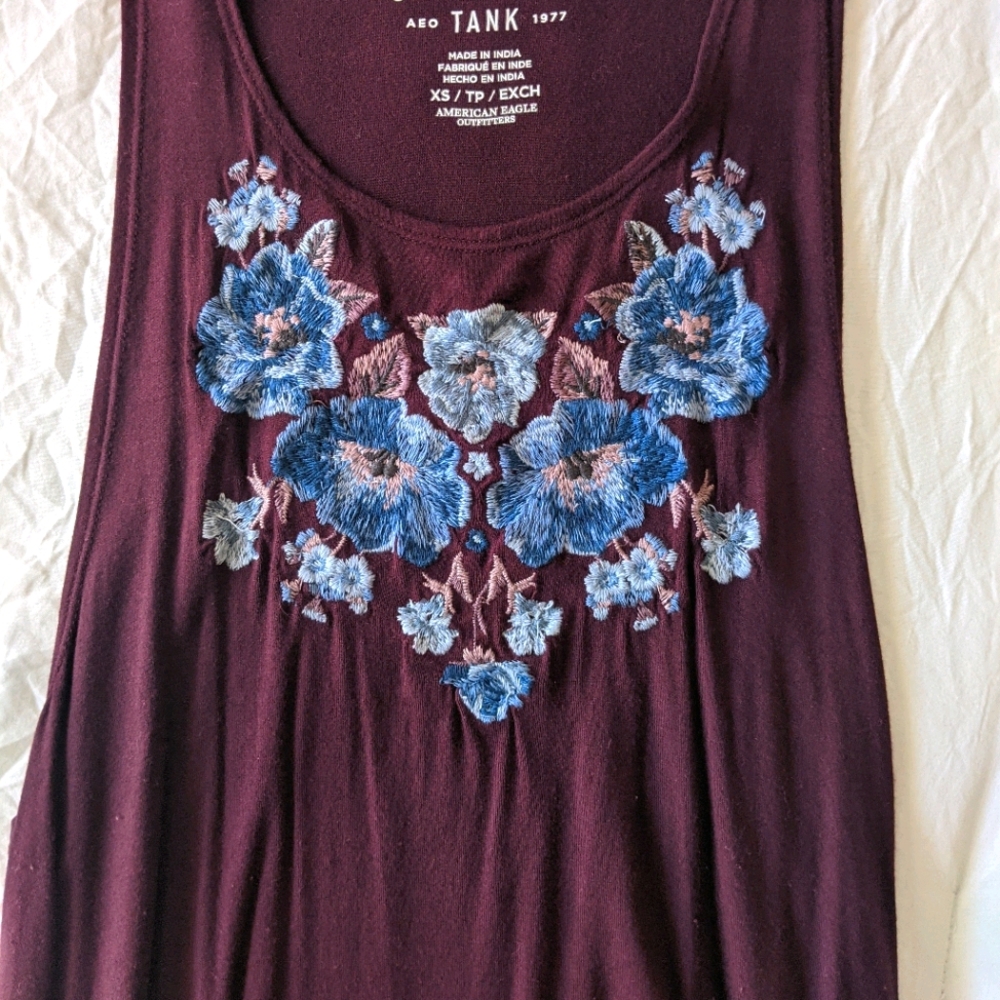 Burgundy & Floral embroidered tank top | Size XS